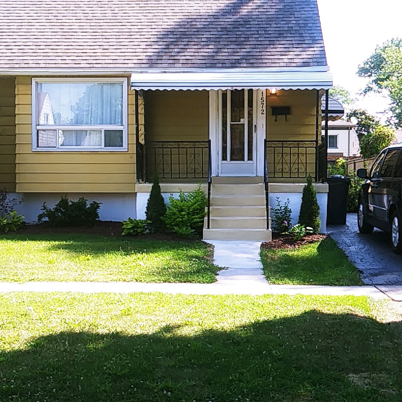 Square concrete entrance steps